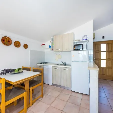 By The Sea Tkon, Pasman - 12346 *