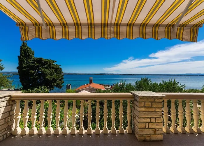 By The Sea Tkon, Pasman - 12346 *