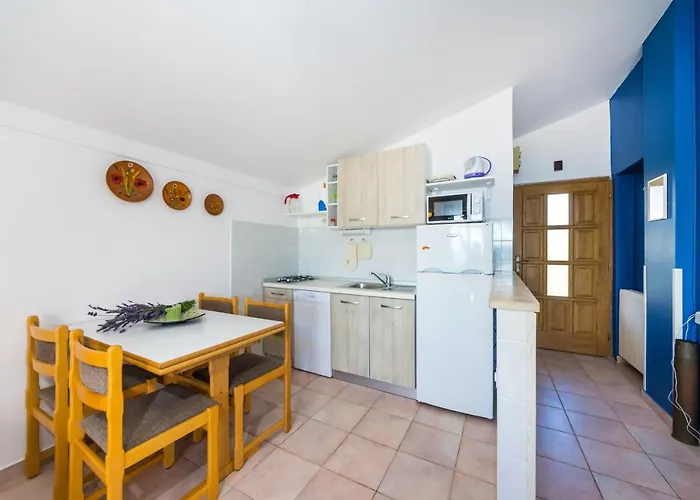 By The Sea Tkon, Pasman - 12346 *